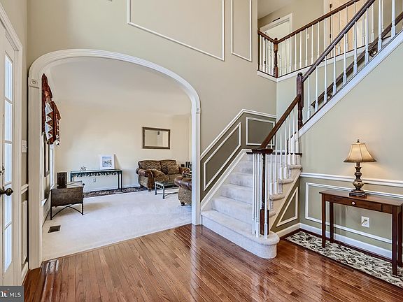 4th image of 1208 Bluebird Ct W