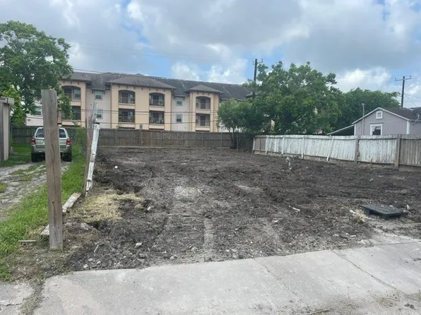 3001 Reyna St, Corpus Christi, TX 78405