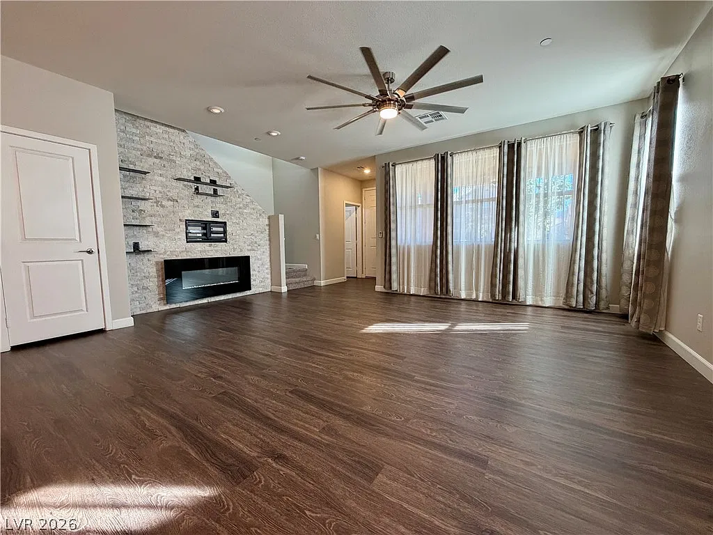 3 bed, 2.5 bath, 1736 sqft, $2,175 — Photo 3