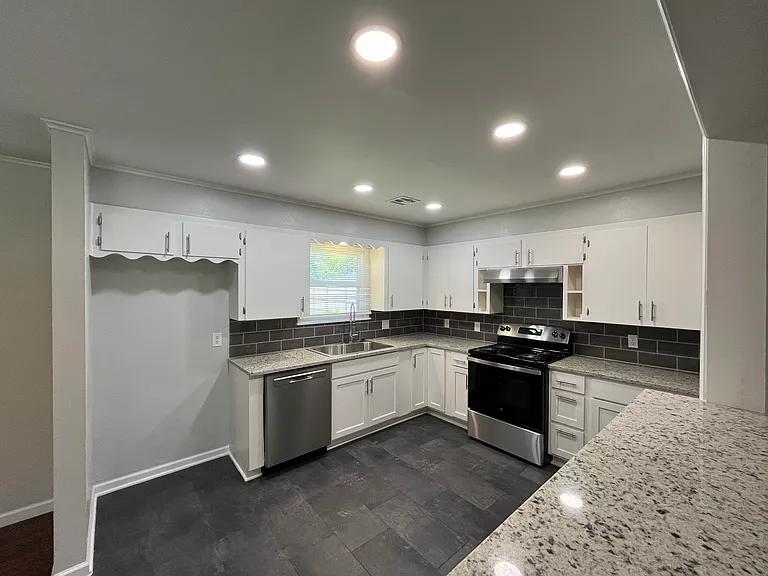 7433 E 31st St — Photo 12