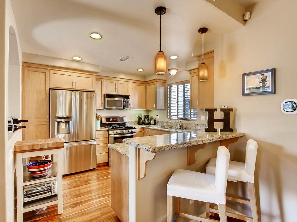 1st image of 1011 Sapphire St