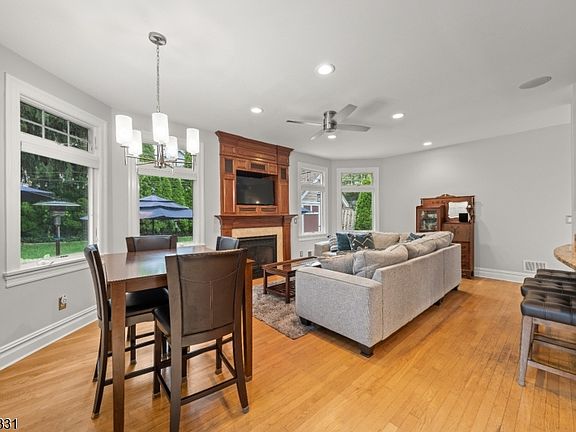 5th image of 159 Hillside Ave