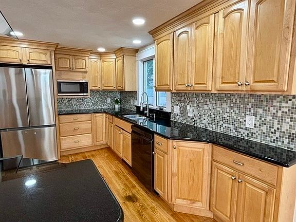 3rd image of 57 Ashland Ave