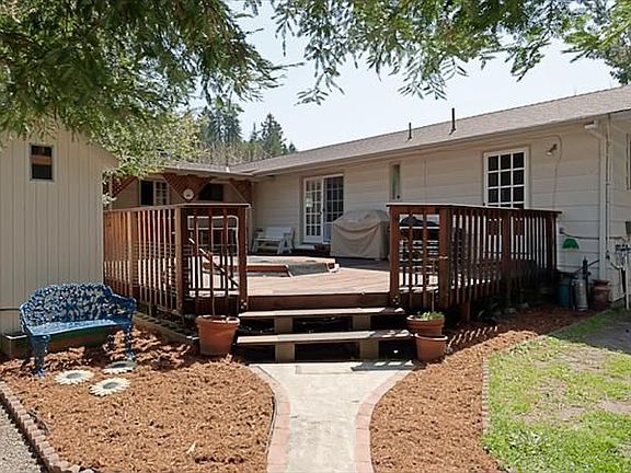 4th image of 390 S Navarra Dr