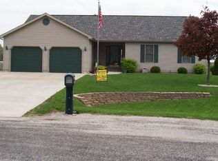 909 Logan Ave, Chenoa, IL 61726