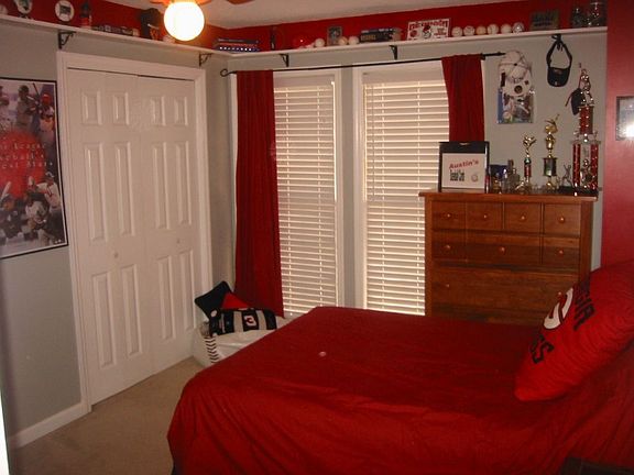 BR w/2 closets