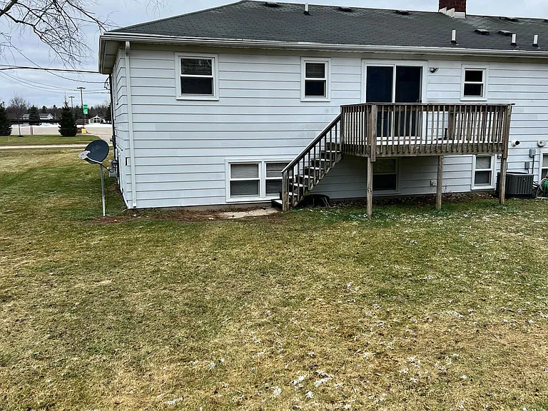 2730 Rosewood St — Photo 22