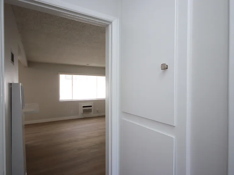 2505 W Grand Ave #F — Photo 20