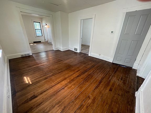 3rd image of 2037 Wiemann Ave