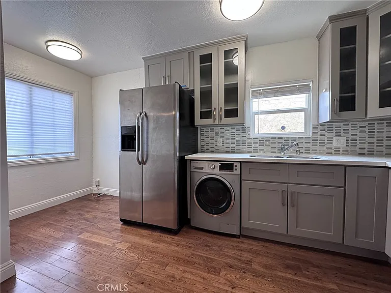 1325 Douglas St — Photo 9