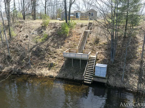 1471 E Beechwood Ln, White Cloud, MI 49349