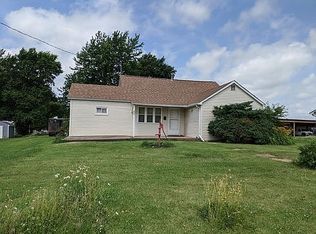 311 N Columbia St, Grandview, IA 52752