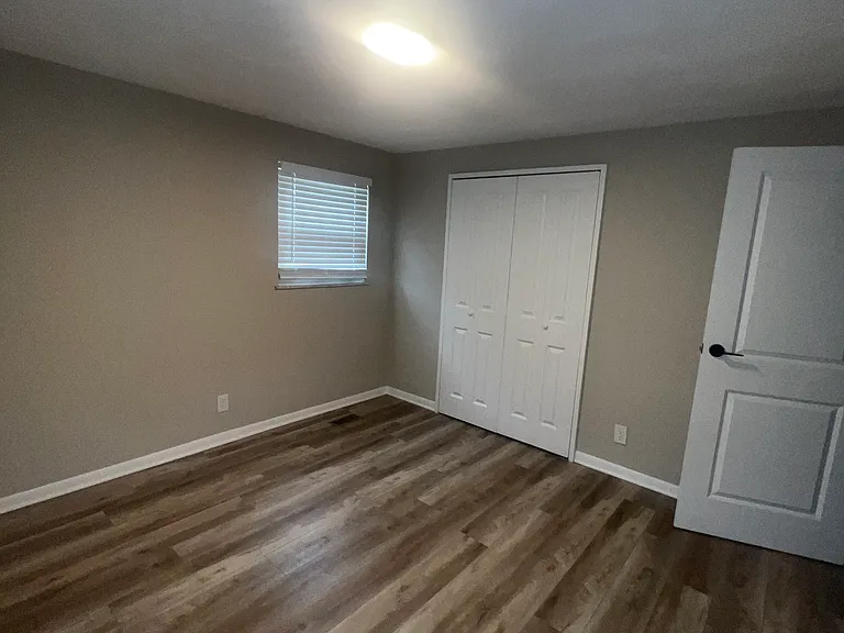408 Banbury Dr — Photo 17