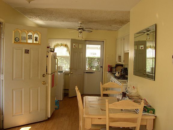 Kitchen & eatting area