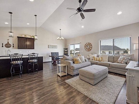 5th image of 1220 Leann Cir