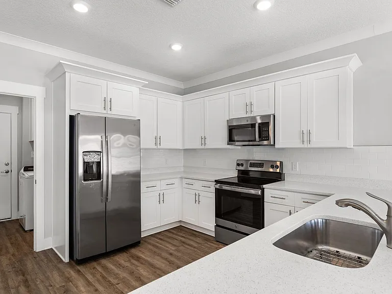 170 Bradford Ct — Photo 13