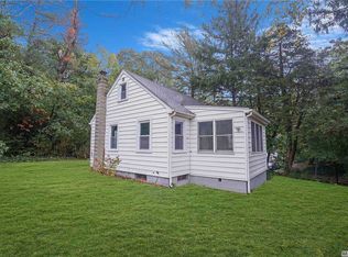 37 Lynbrook Dr, Sound Beach, NY 11789