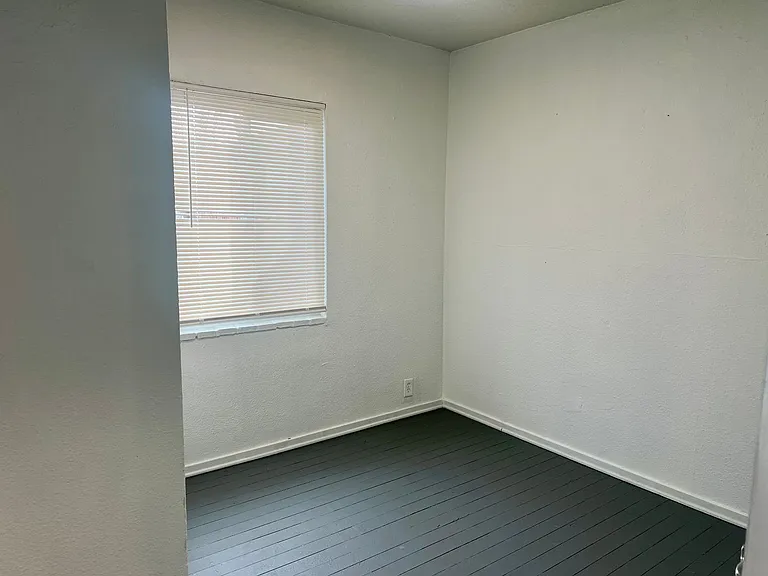 4 beds 1 bath Home Available Now in Westwood! — Photo 7