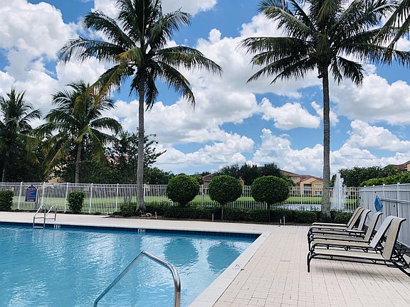 5th image of 151 SW Palm Dr APT 105-151-105