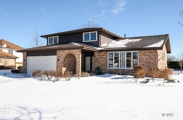 1st image of 15345 Wexford Ln