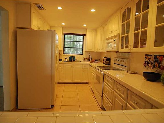 4th image of 1632 NE 105th St #A2