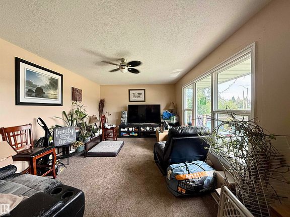 5th image of 4808 52nd Ave