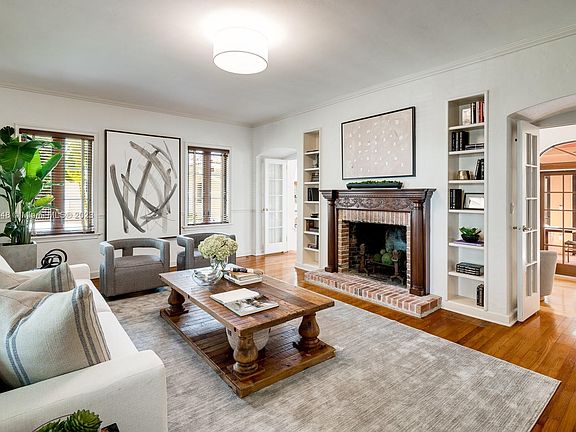 5th image of 608 Altara Ave