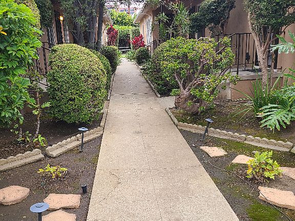 4th image of 2224 S Carmelina Ave #2224