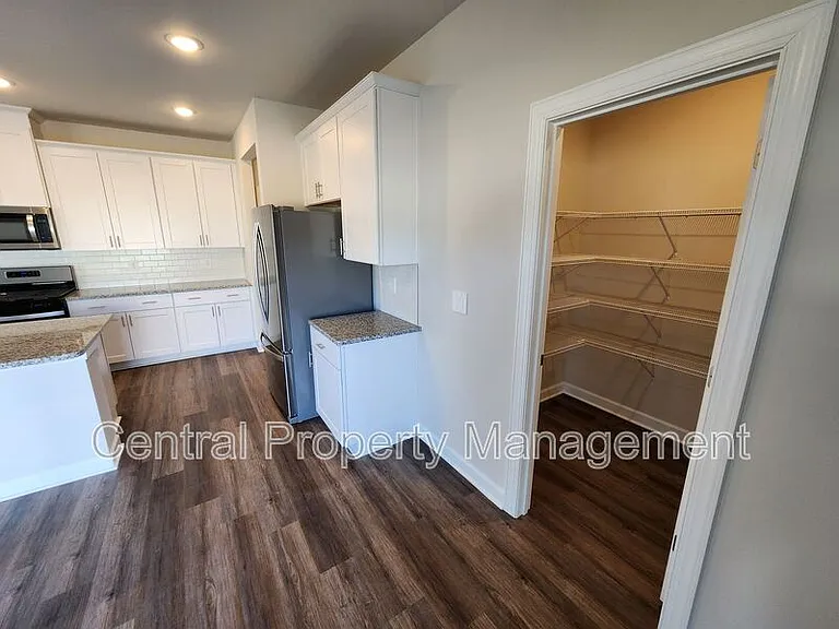 628 Orsman Trl — Photo 6