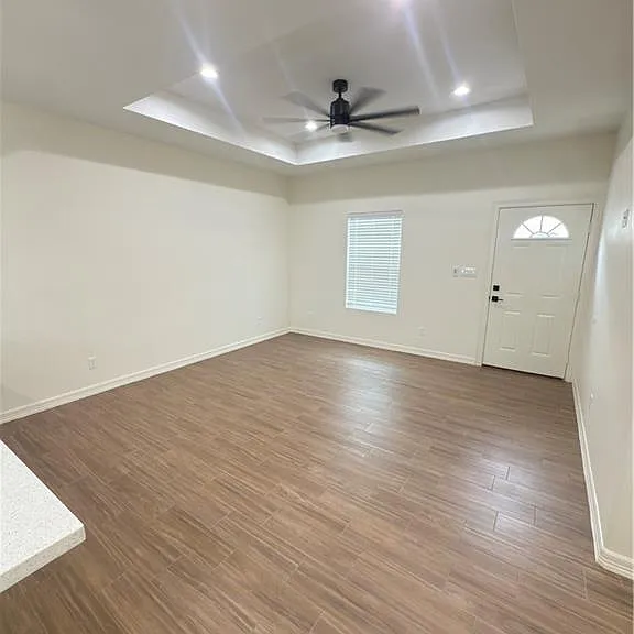 1413 Vine Ave #1 — Photo 3