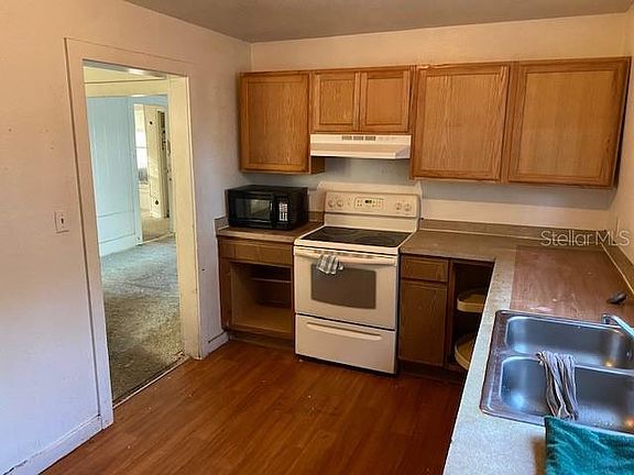 4th image of 1509 Celery Ave