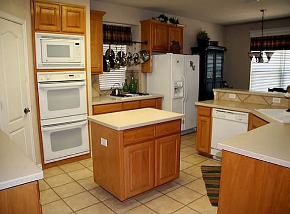 4th image of 2512 Solano Dr
