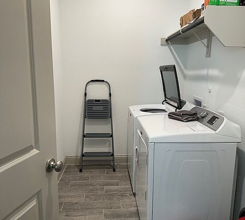 5th image of 3125 Lucia Way