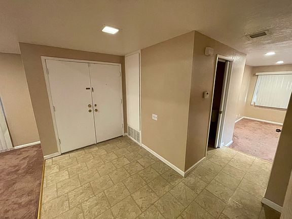 3rd image of 4841 Scotia St