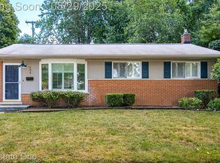 524 Elizabeth St, Rochester, MI 48307