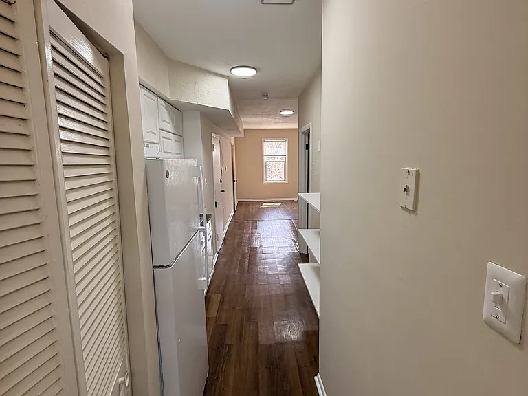 1504 Isherwood St NE — Photo 1