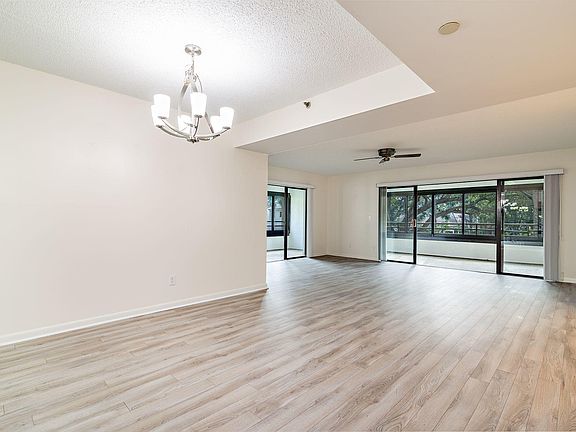 3rd image of 323 Oak Harbour Dr