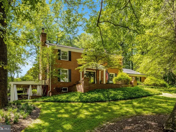10015 Saddle Rd, Vienna, VA 22181