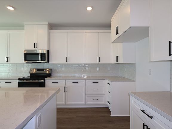 5th image of 868 Railway Ln