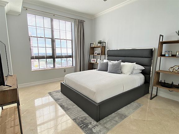 5th image of 701 S Olive Ave APT 818