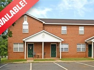1003 Fieldcrest Cir, Stanley, NC 28164