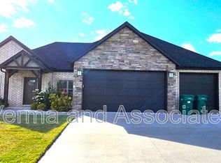 761 Maplewood Dr, Centerton, AR 72719