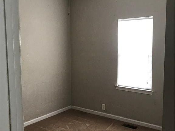 5th image of 1045 Hannah St
