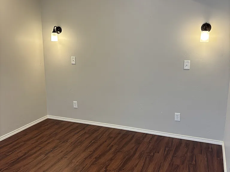 2075 Mary Dr — Photo 16