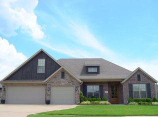 3769 E Breakstone Dr, Fayetteville, AR 72764