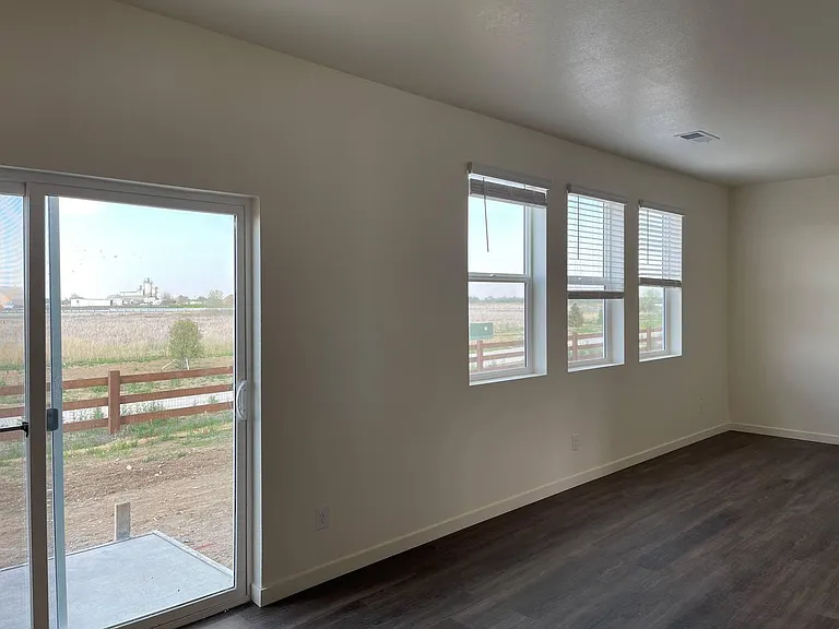 6045 Holstein Dr — Photo 10
