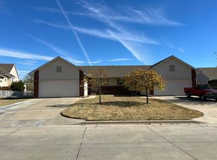 4612 N Hedgerow St, Bel Aire, KS 67220