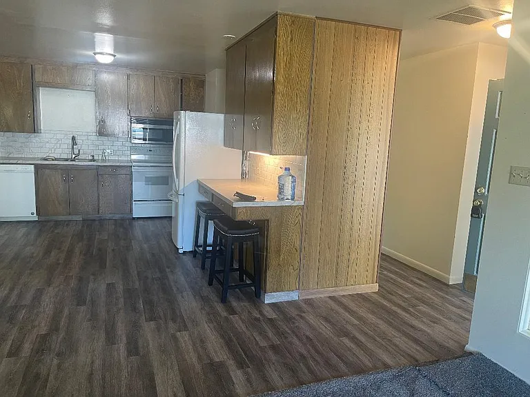 2044 Sunrise Cir — Photo 9