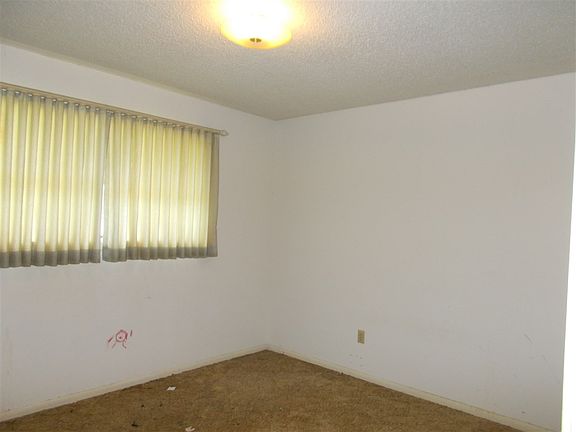 5th image of 1202 Rolling Hills Dr