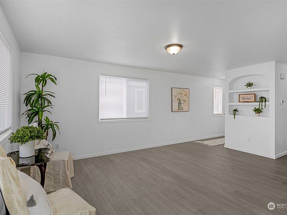 3rd image of 14919 44th Drive NE